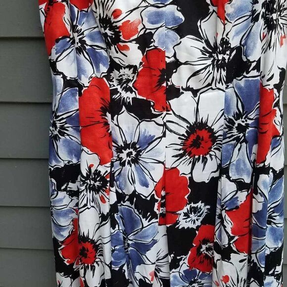 Anne Klein Black White Gray Red Floral Fit & Flare V Neck Dress see measurements - Picture 7 of 11
